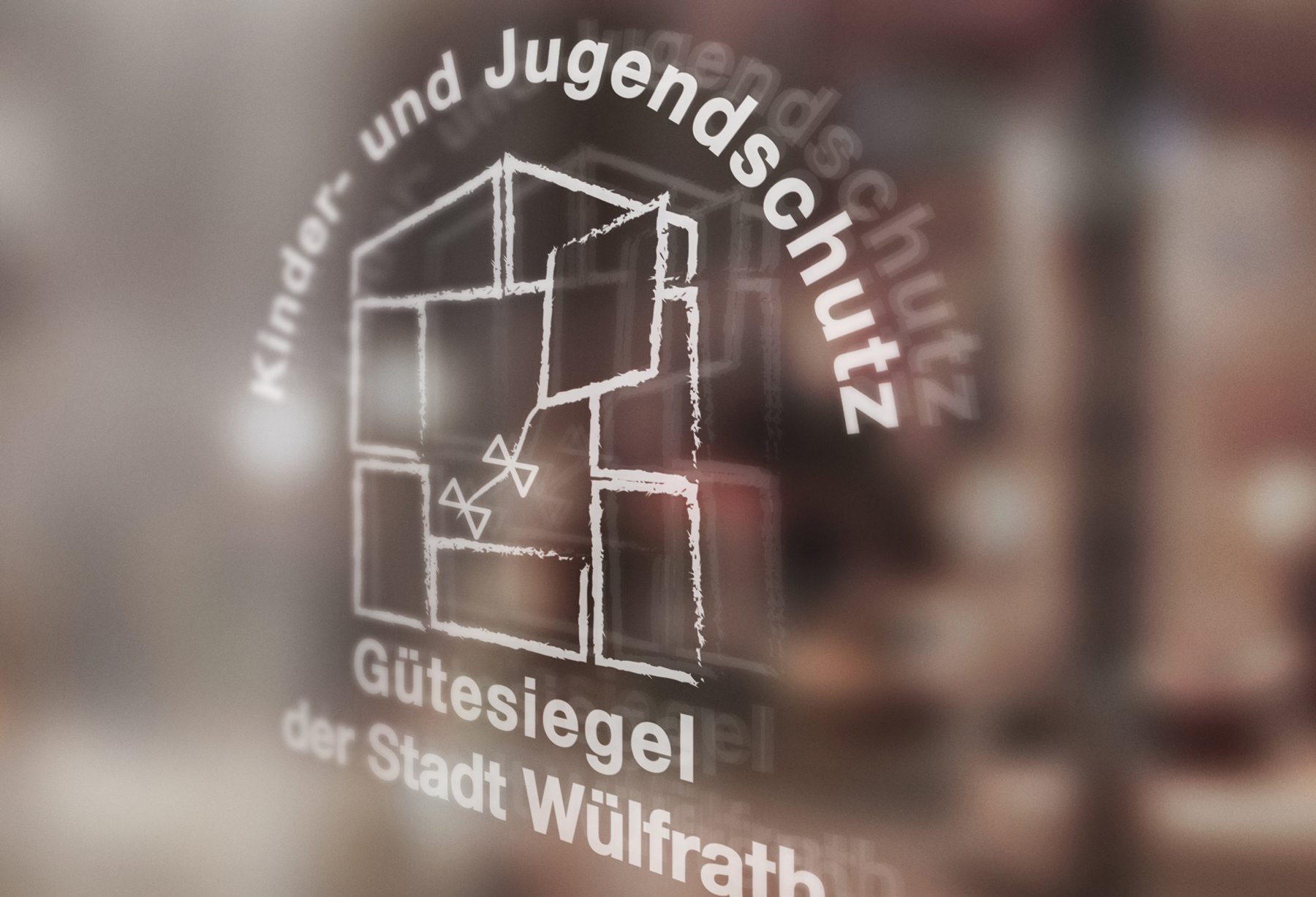 Logo-Entwicklung_Kinder-Jugendschutz_Fensterfront